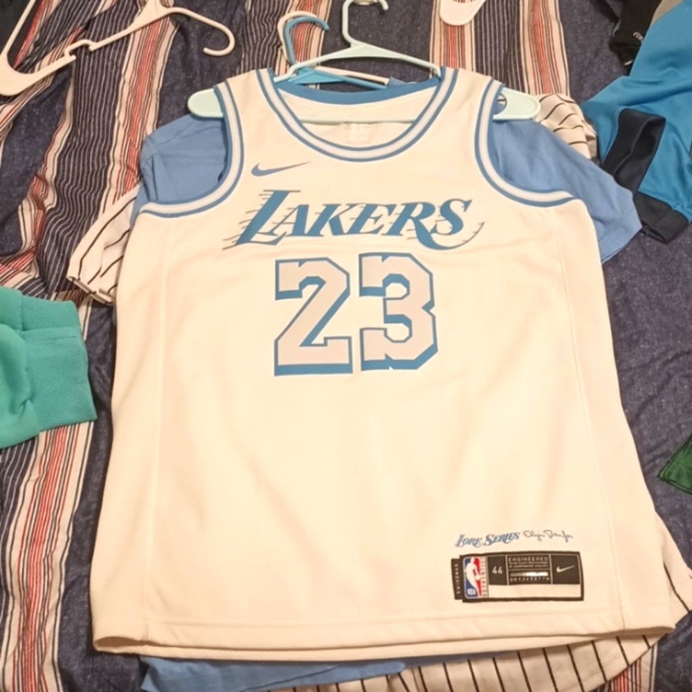 Lebron James White Lakers Jersey